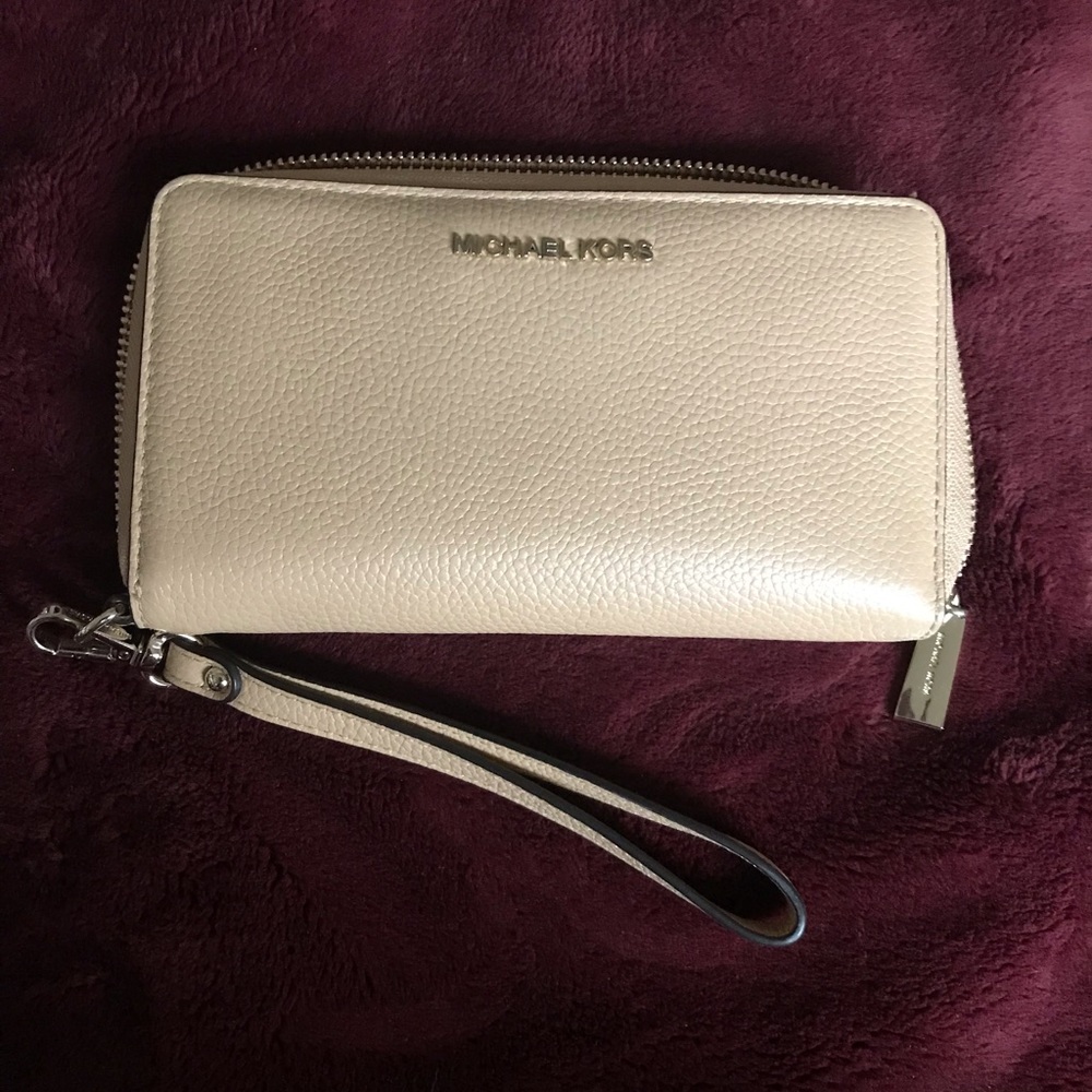 Wallet/cellphone wristlet (SOLD)